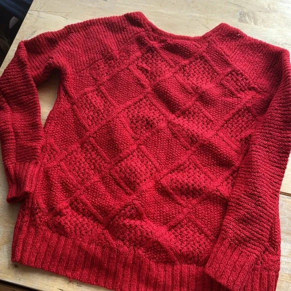 Red sweater - Picture 6 of 6